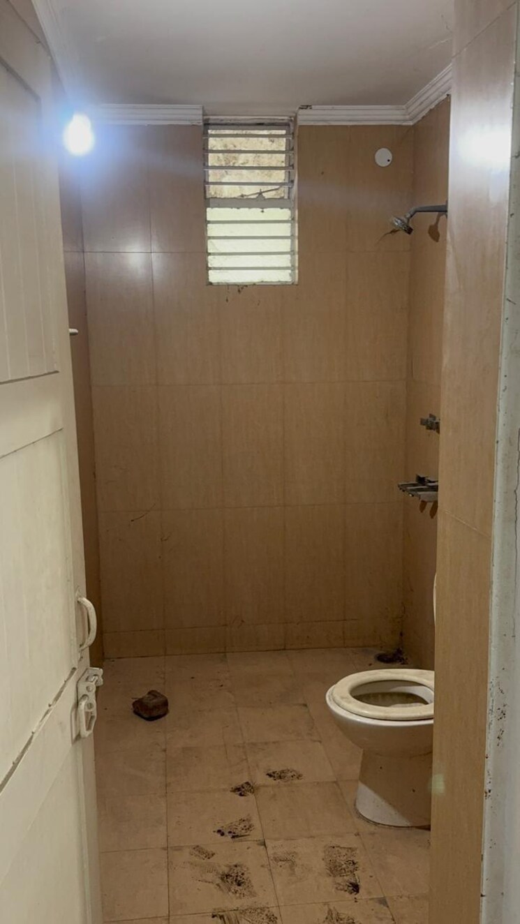 Bathroom, kalkaji 2 Bedroom 125 Sq.Yd. Builder Floor In Kalkaji Delhi 9773437