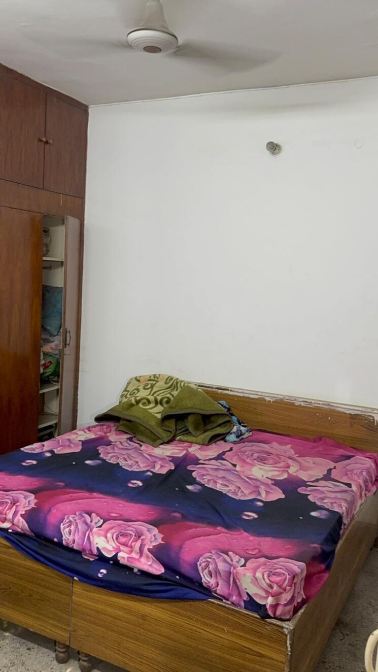 Bedroom, kalkaji 2 Bedroom 125 Sq.Yd. Builder Floor In Kalkaji Delhi 9773437