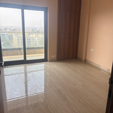 Attached Bathroom in 4 BHK Apartment at Azeagaia Botanica, Vrindavan Yojna – for Sale