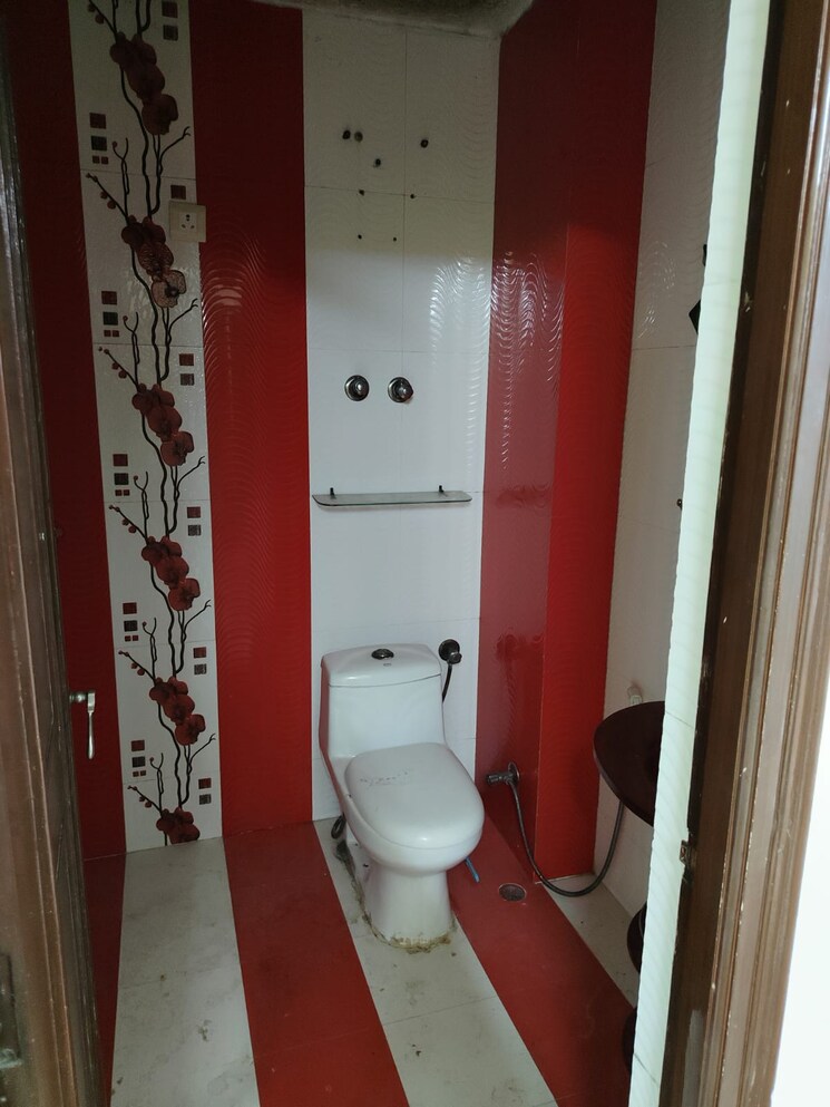 Bathroom, supertech-34-pavilion 3 Bedroom 1320 Sq.Ft. Apartment In Sector 34 Noida 9773476