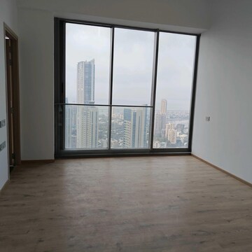 Room in 5 BHK Apartment at Rustomjee Crown, Gokhale Road – for Rent