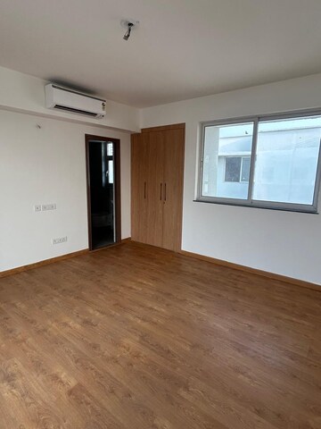 Room in 4 BHK Villa at Godrej Golf Links Crest, Sector 27 Yamuna Expressway – for Rent