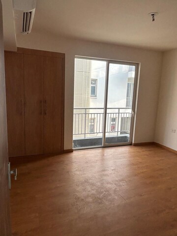 Room in 4 BHK Villa at Godrej Golf Links Crest, Sector 27 Yamuna Expressway – for Rent