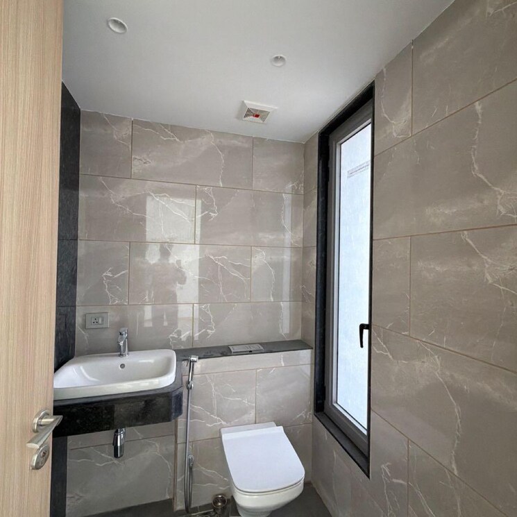 Bathroom, rustomjee-crown 4 Bedroom 1986 Sq.Ft. Apartment In Gokhale Road Mumbai 9773503