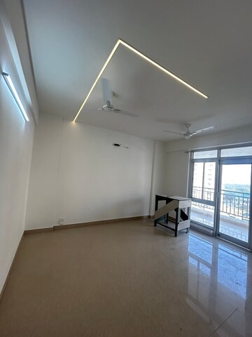 Room in 4 BHK Apartment at Saket – for Rent