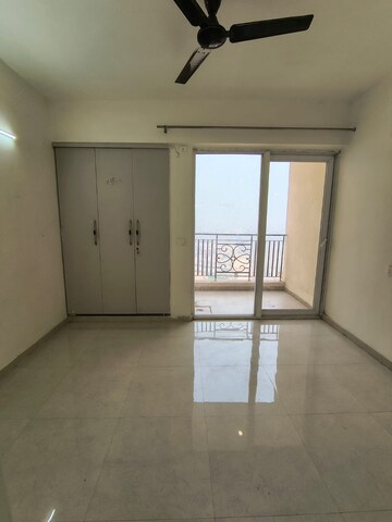 Room in 2 BHK Apartment at Signature The Millennia 3, Sector 37d – for Rent