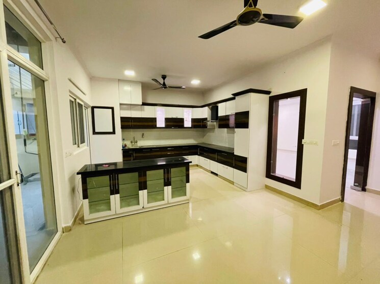 Kitchen, rohtas-plumeria 3.5 Bedroom 2200 Sq.Ft. Apartment In Gomti Nagar Lucknow 9773568