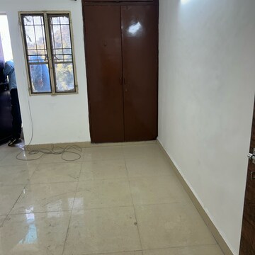 Room in 2 BHK Apartment at Rwa Jalvayu Vihar Noida, Sector 25 – for Sale