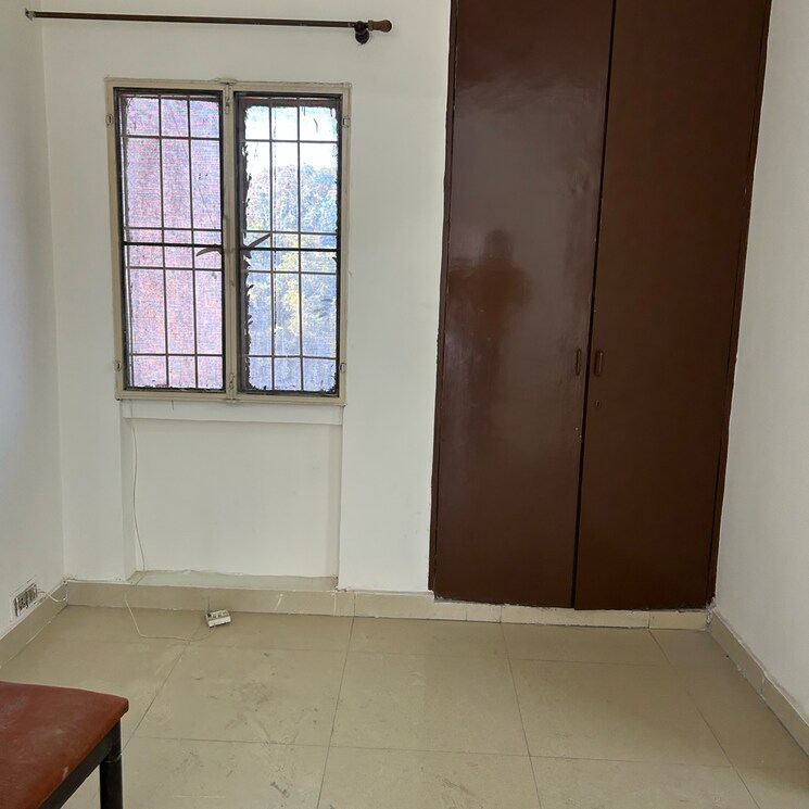 Room, rwa-jalvayu-vihar-noida 2 Bedroom 990 Sq.Ft. Apartment In Sector 25 Noida 9773640