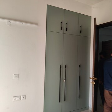 Furnished Amenities in 3 BHK Apartment at Smart World Orchard, Sector 61 – for Rent