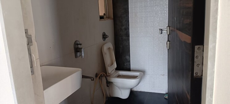 Bathroom, gurukrupa-chs-malad 2 Bedroom 650 Sq.Ft. Apartment In Malad West Mumbai 9773719