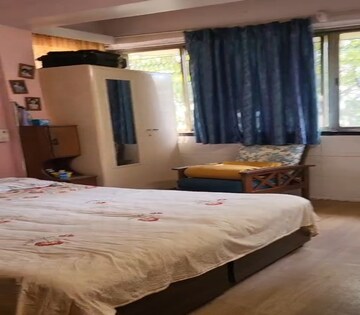 Bedroom in 1 BHK Apartment at Dadar East – for Rent