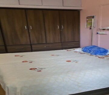 Bedroom in 1 BHK Apartment at Dadar East – for Rent