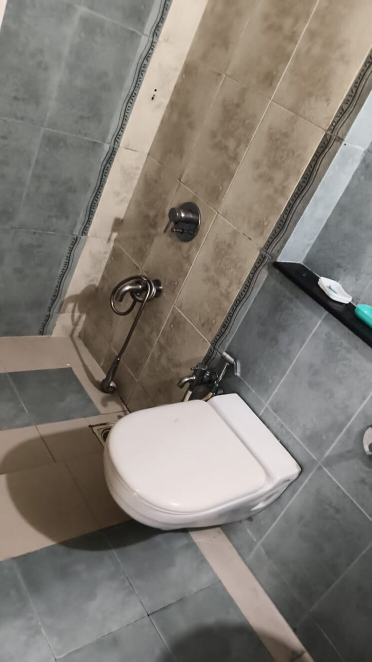 Bathroom, swapnlok-chs 2 Bedroom 750 Sq.Ft. Apartment In Malad East Mumbai 9773776