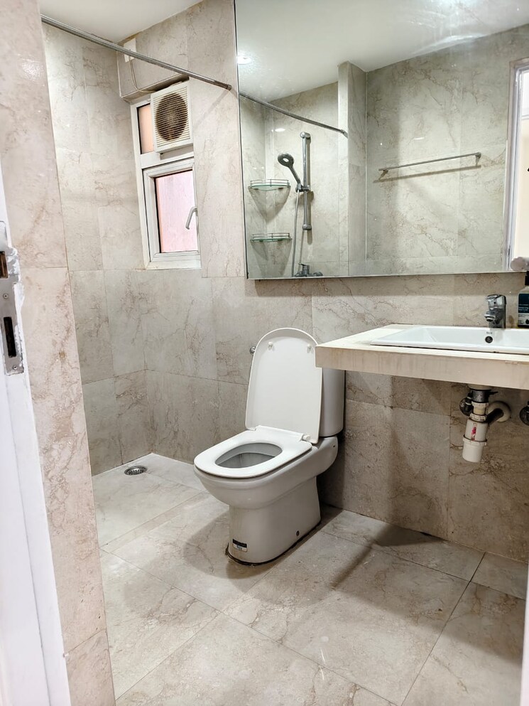 Bathroom, hiranandani-canary 2.5 Bedroom 920 Sq.Ft. Apartment In Ghodbunder Road Thane 9773896