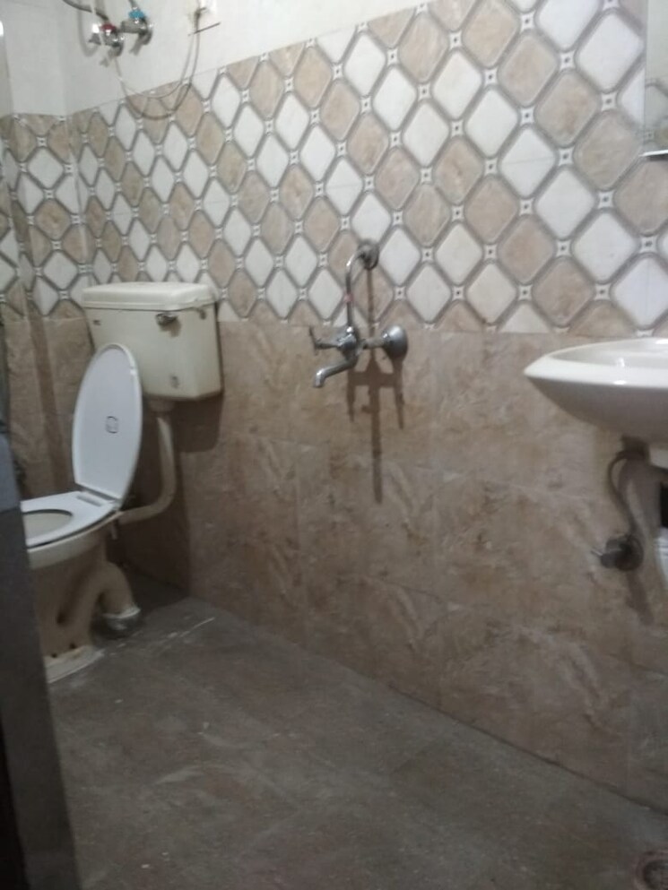 Bathroom, neb sarai 2 Bedroom 900 Sq.Ft. Builder Floor In Neb Sarai Delhi 9773932