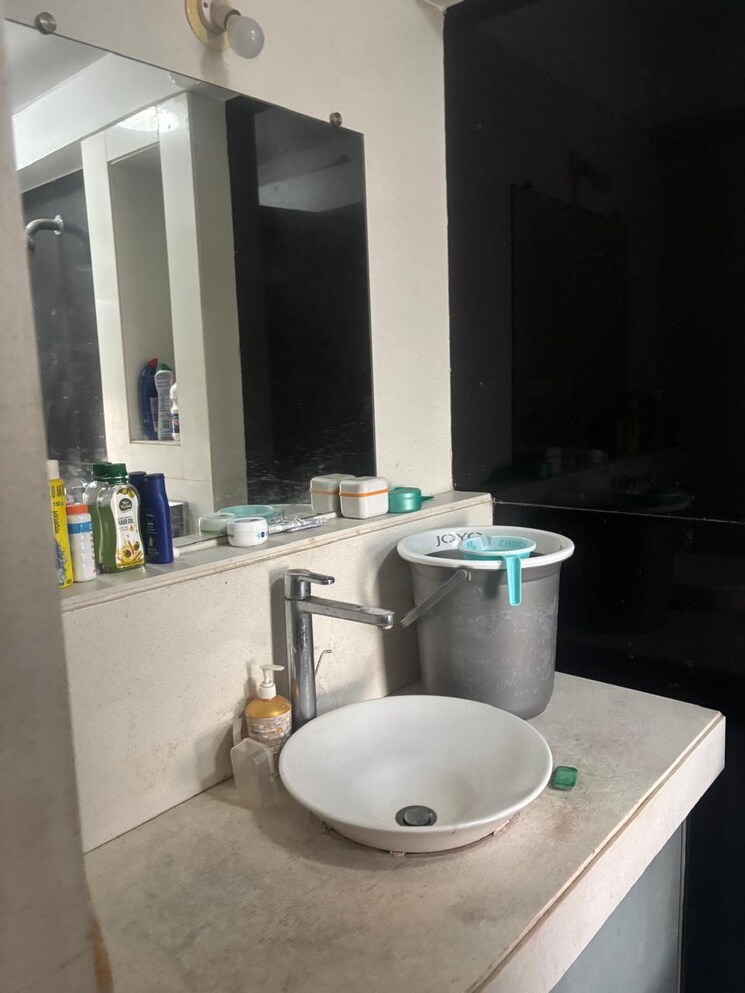 Bathroom, lodha-luxuria 3 Bedroom 1120 Sq.Ft. Apartment In Majiwada Thane 9773927