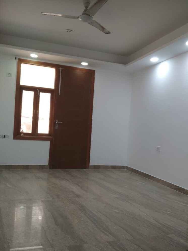 Room, neb sarai 3 Bedroom 1300 Sq.Ft. Builder Floor In Neb Sarai Delhi 9774099