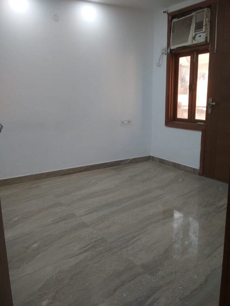 Room, neb sarai 3 Bedroom 1300 Sq.Ft. Builder Floor In Neb Sarai Delhi 9774099