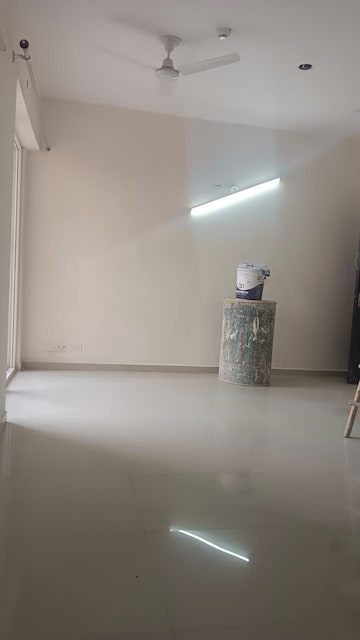 2 BHK Apartment For Rent in Mahagun Mywoods, Sector 16c Greater Noida