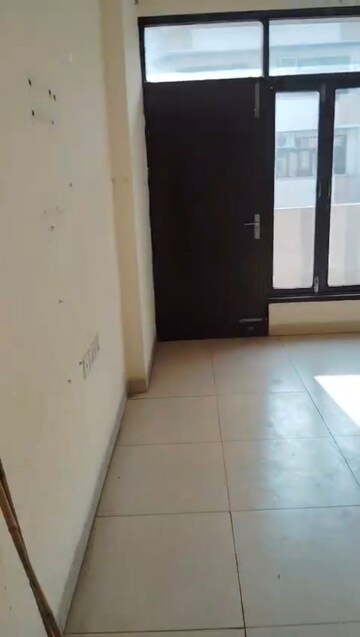Room in 2 BHK Apartment at Wave City, Wave City – for Rent