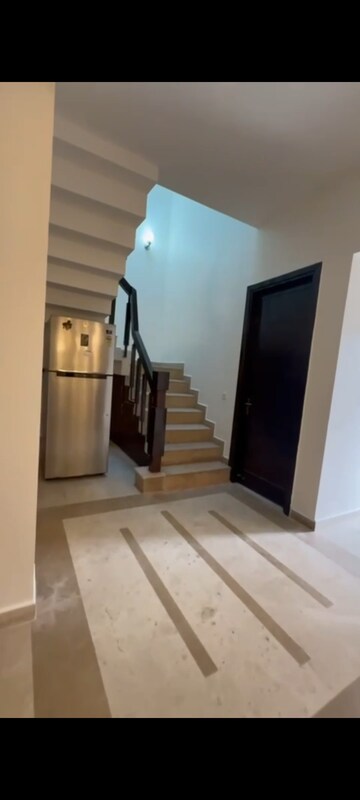 Furnished Amenities in 4 BHK Builder Floor at Unitech South City II, Sector 50 – for Sale
