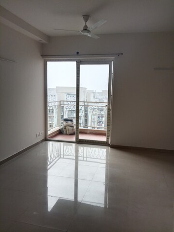 Room in 3 BHK Apartment at Mahagun Mywoods, Sector 16c Greater Noida – for Sale