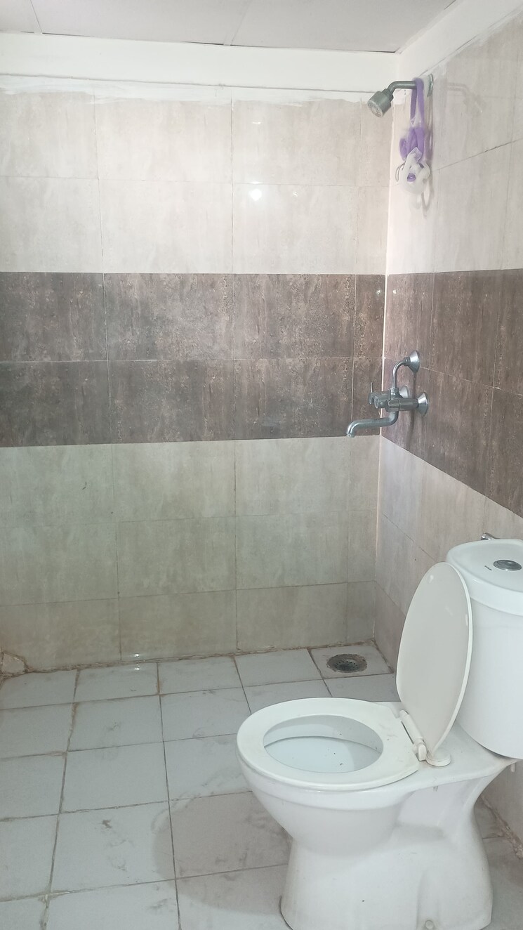 Bathroom, panchsheel-greens-ii 2.5 Bedroom 1350 Sq.Ft. Apartment In Sector 16 Greater Noida Greater Noida 9774072