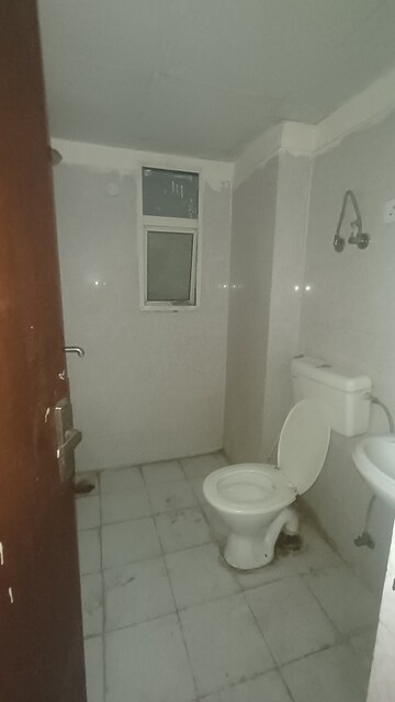 Bathroom in 2.5 BHK Apartment at Panchsheel Greens II, Sector 16 Greater Noida – for Rent