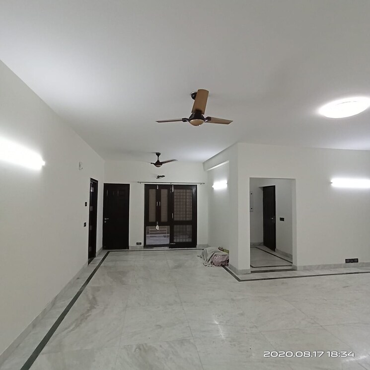 Room, unitech-south-city-ii 4 Bedroom 500 Sq.Yd. Builder Floor In Sector 50 Gurgaon 9774067