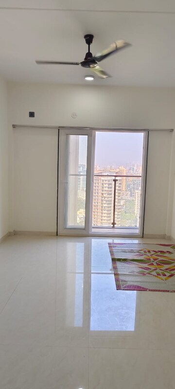 Room in 3 BHK Apartment at Shreeji Atlantis, Malad West – for Rent