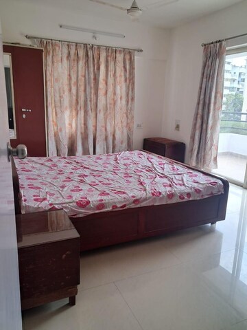 Master Bedroom in 2.5 BHK Apartment at Kumar Sansar, Kondhwa – for Rent