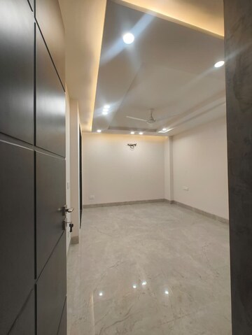 Room in 4 BHK Independent House at Saket – for Rent