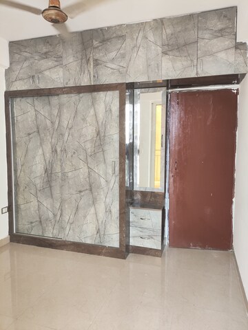 Room in 3 BHK Apartment at Sector 92 – for Rent