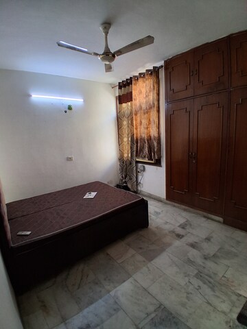 Furnished Amenities in 1 BHK Builder Floor at Rajouri Garden – for Rent