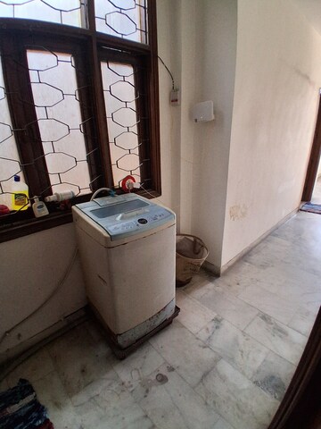 Furnished Amenities in 1 BHK Builder Floor at Rajouri Garden – for Rent