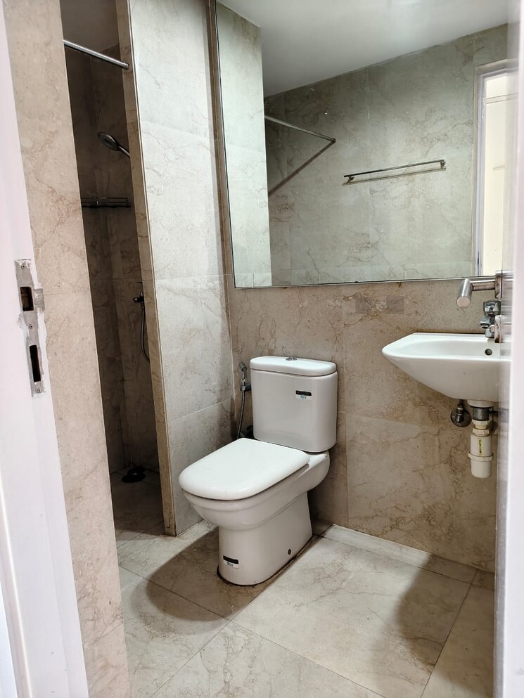 Bathroom, hiranandani-canary 2.5 Bedroom 920 Sq.Ft. Apartment In Ghodbunder Road Thane 9774175