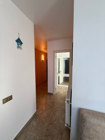 Room in 3 BHK Builder Floor at Safdarjung Enclave – for Sale