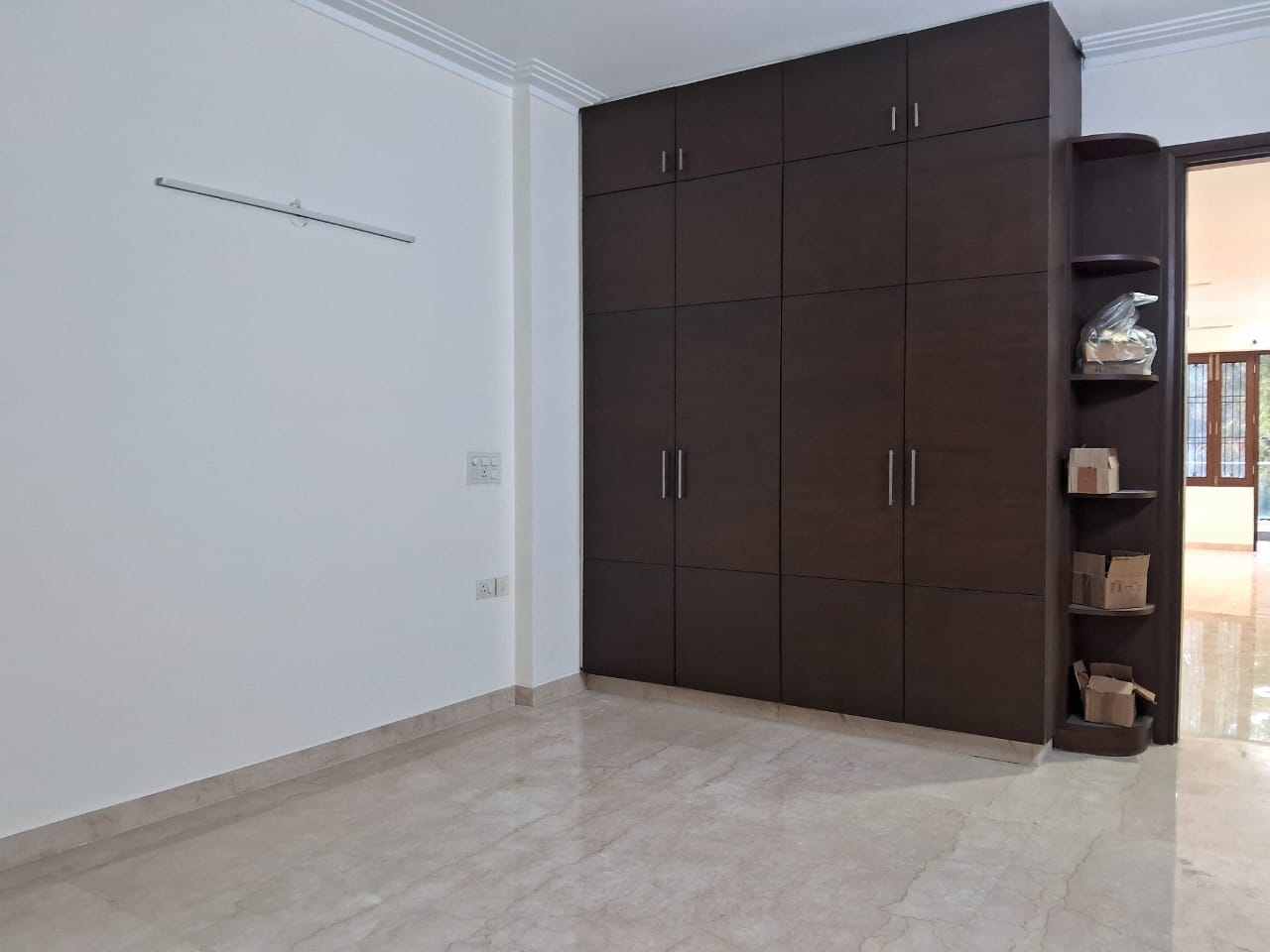 Room in 3 BHK Builder Floor at Hemkunt Colony – for Rent