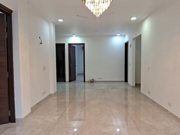 Room in 3 BHK Builder Floor at Hemkunt Colony – for Rent