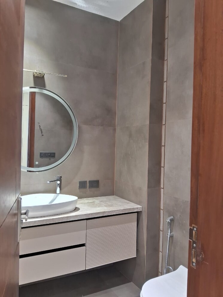 Bathroom, greater kailash i 3 Bedroom 1800 Sq.Ft. Builder Floor In Greater Kailash I Delhi 9774264