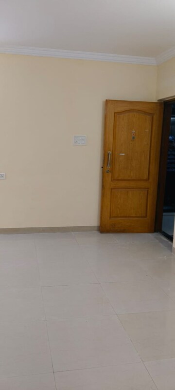 Room in 3 BHK Apartment at Aster Tower, Goregaon East – for Rent