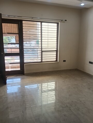 Room in 3 BHK Builder Floor at Parklands, Sector 85 – for Rent