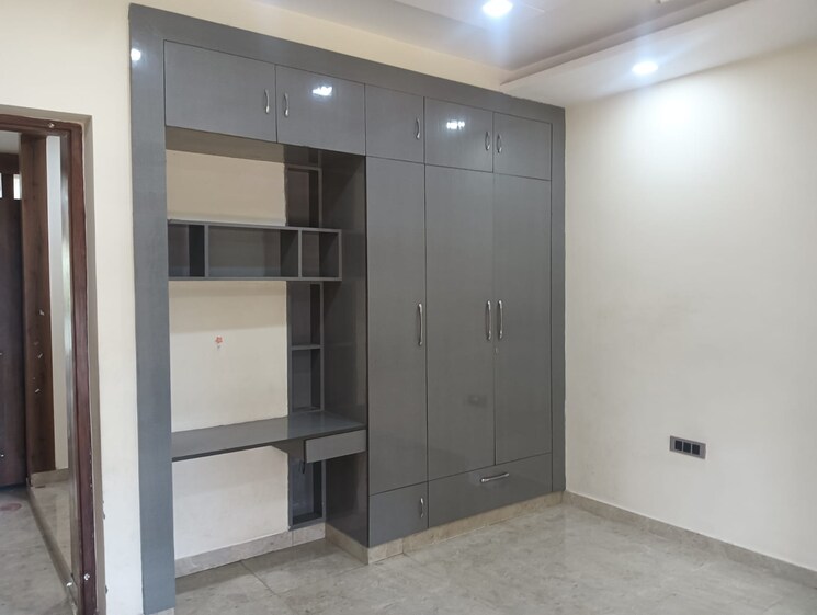 Room, parklands 3 Bedroom 2500 Sq.Ft. Builder Floor In Sector 85 Faridabad 9774292