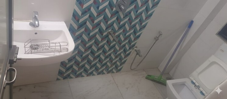 Bathroom, sun-swept 2 Bedroom 750 Sq.Ft. Apartment In Andheri West Mumbai 9774274