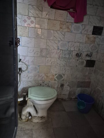 Bathroom in 1.5 BHK Builder Floor at Mayur Vihar – for Rent