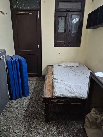 Bedroom in 1.5 BHK Builder Floor at Mayur Vihar – for Rent