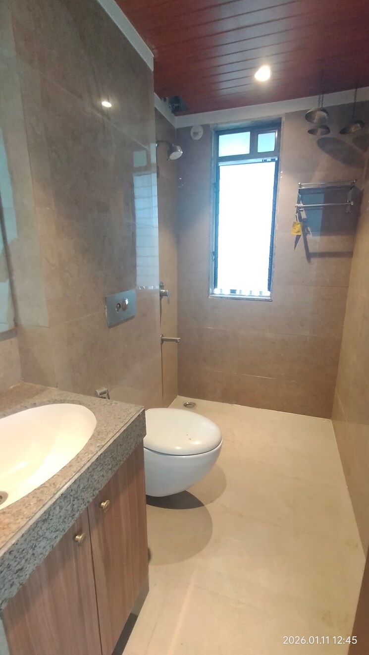Bathroom, piramal-sunteck-signia-waterfront 3 Bedroom 1945 Sq.Ft. Apartment In Airoli Sector 14 Navi Mumbai 9774337