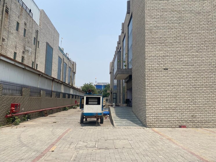Exterior View, sector 80 Commercial Warehouse 50000 Sq.Ft. In Sector 80 Noida 9774387