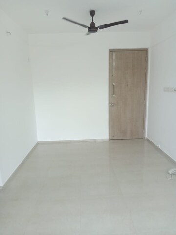 Room in 2 BHK Apartment at Sheth Vasant Oasis, Andheri East – for Rent